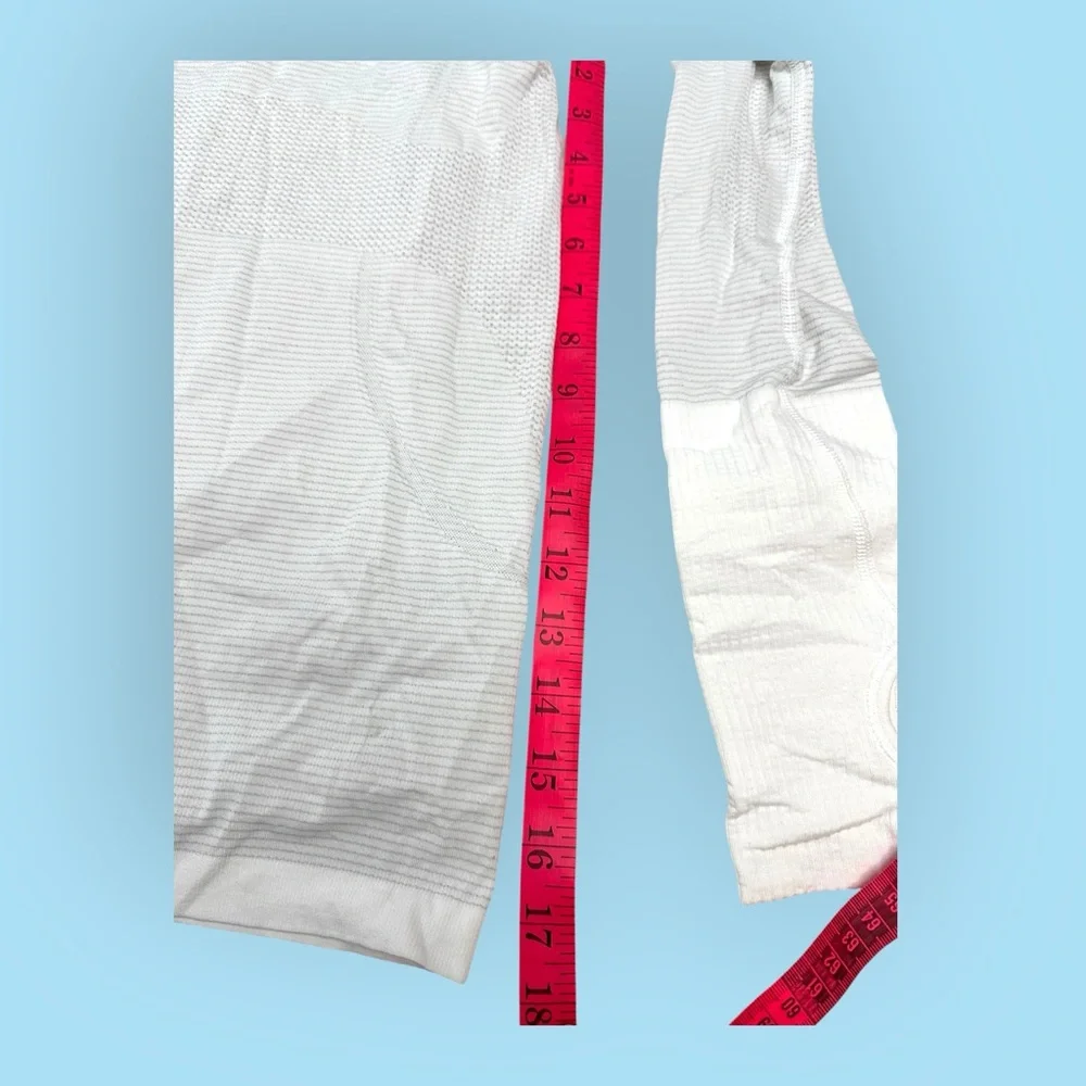Women’s 6 Lululemon Swiftly Tech Long Sleeve Crew
Heathered White - Picture 8 of 9
